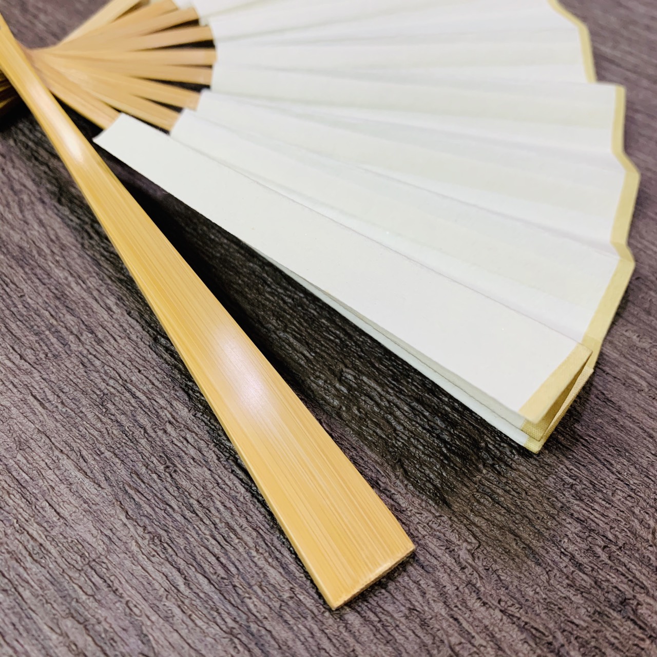 《30公分 灑金木柄摺扇》純手工宣