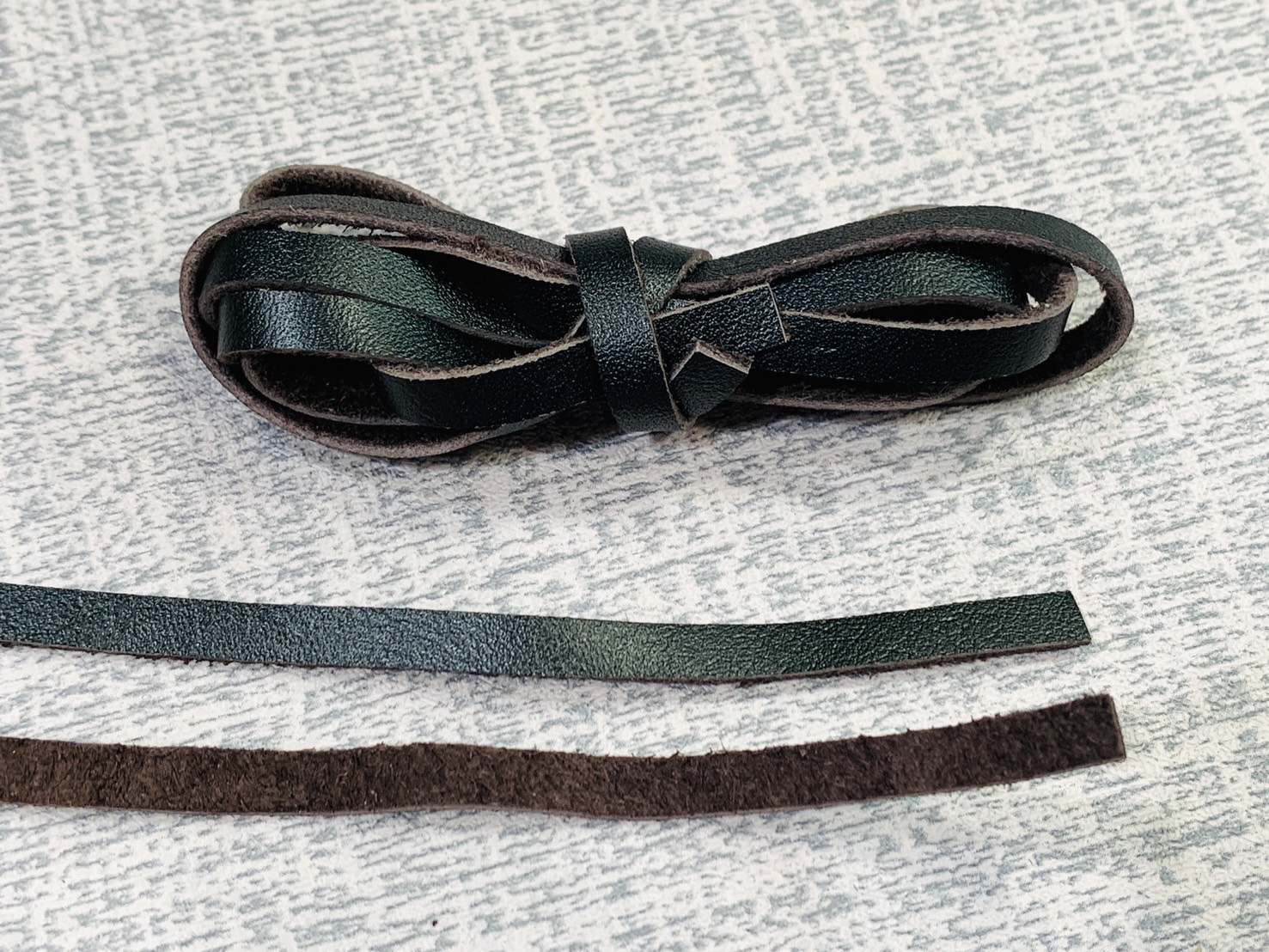 《牛皮綁刀繩》 真牛皮 篆刻刀、雕刻刀纏裏、具有美觀、防滑等特點