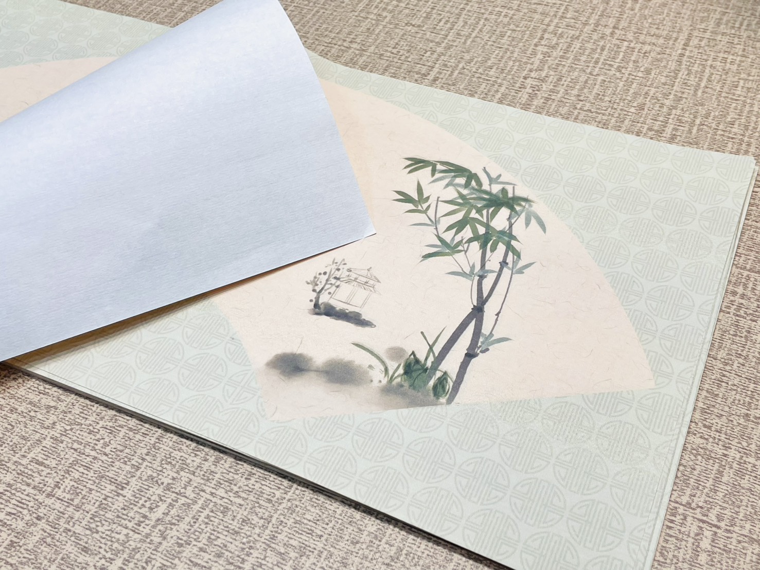 《國風扇面》 蠟染箋 尺寸：約23x46cm 扇形紙 扇面紙 半生熟宣 安徽製