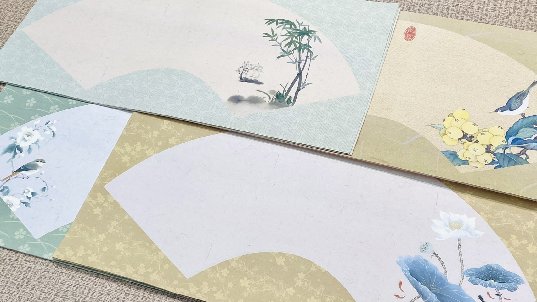 《國風扇面》 蠟染箋 尺寸：約23x46cm 扇形紙 扇面紙 半生熟宣 安徽製