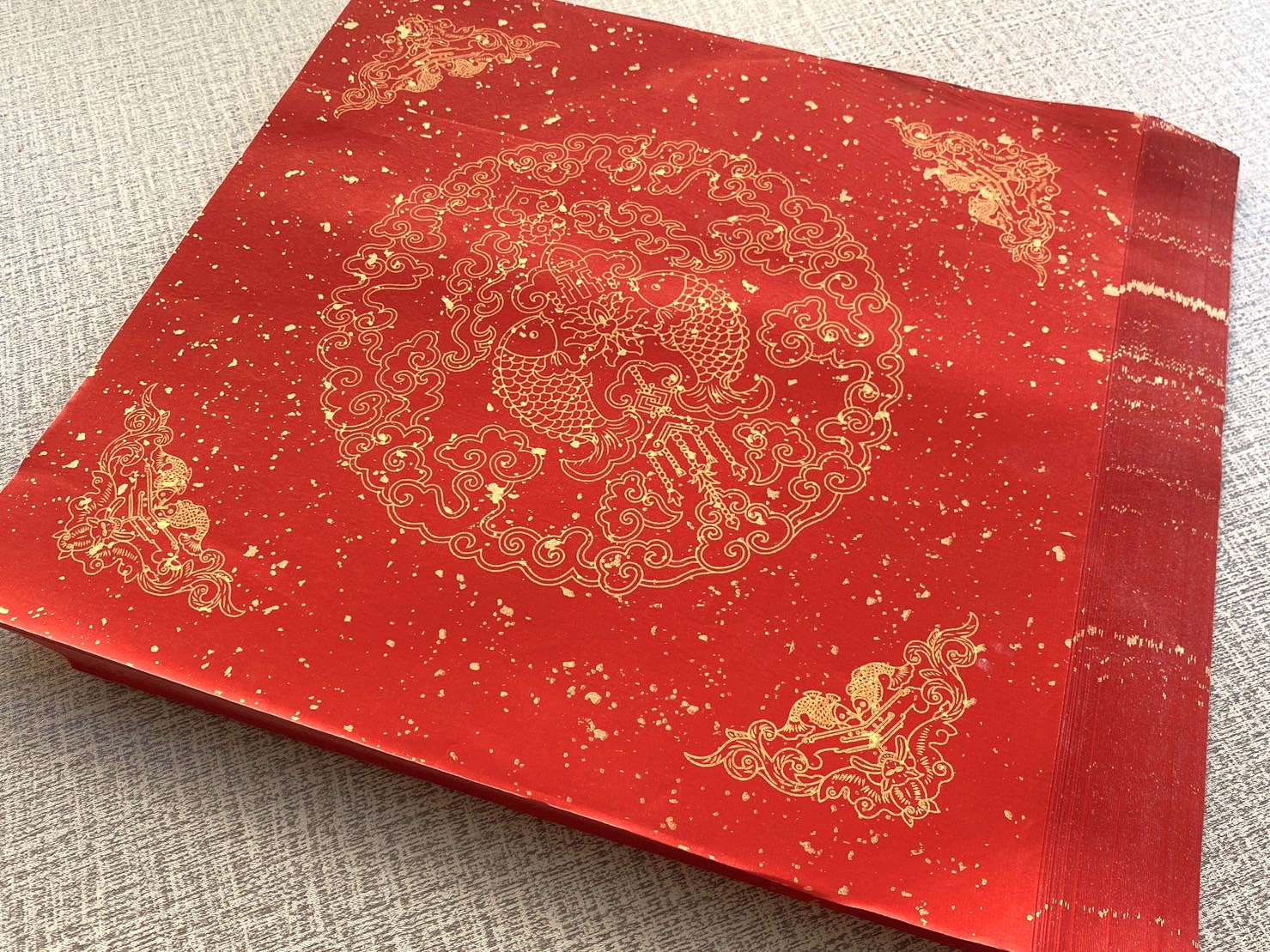  《灑金 大大春 34cm 黃圖四邊雙魚》 大大春 34x34cm 春聯 單字 滿 春 福 紅紙 瓦當