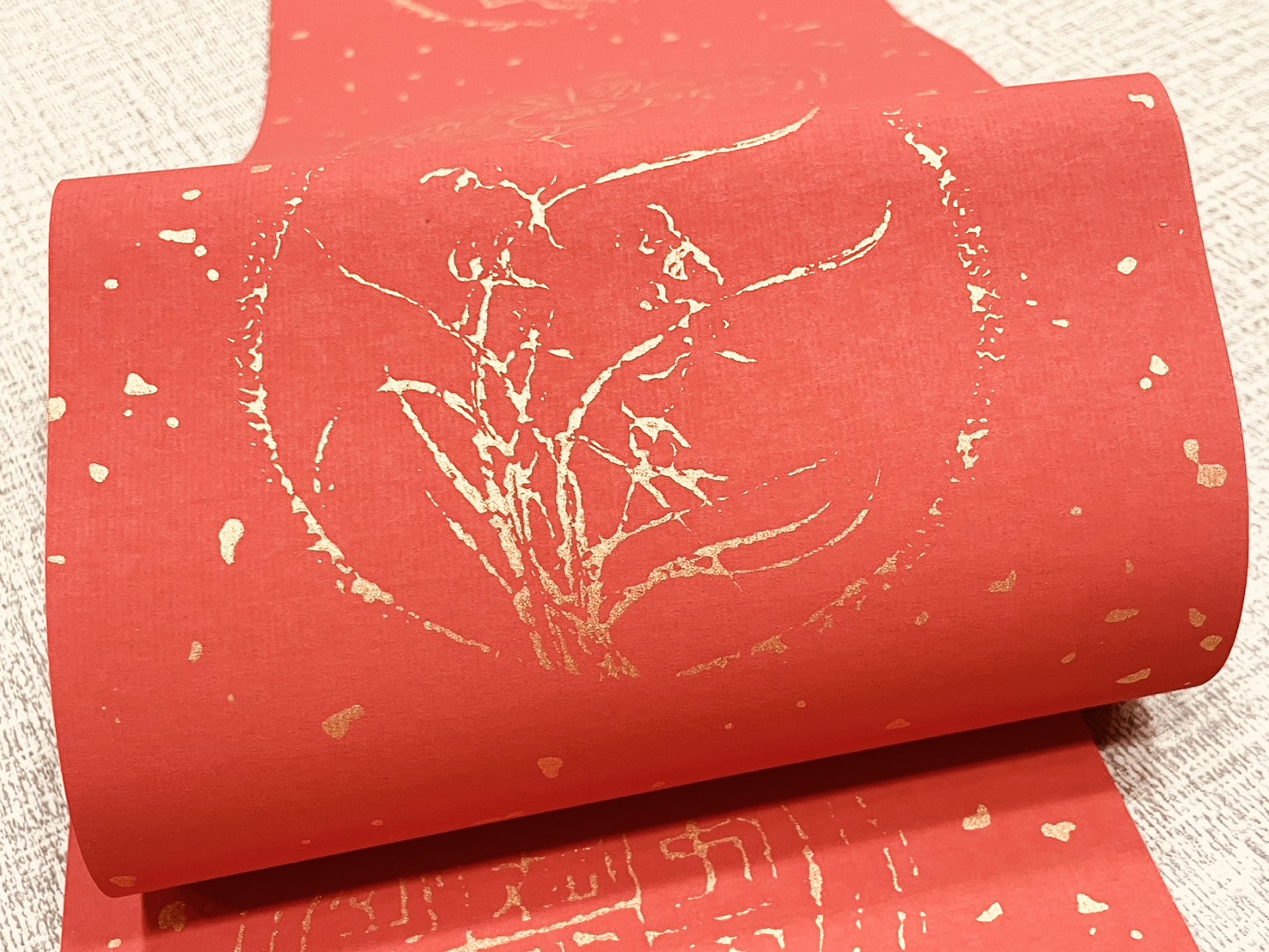 《蠟染春聯 七言》約17x110cm 金圖四君子