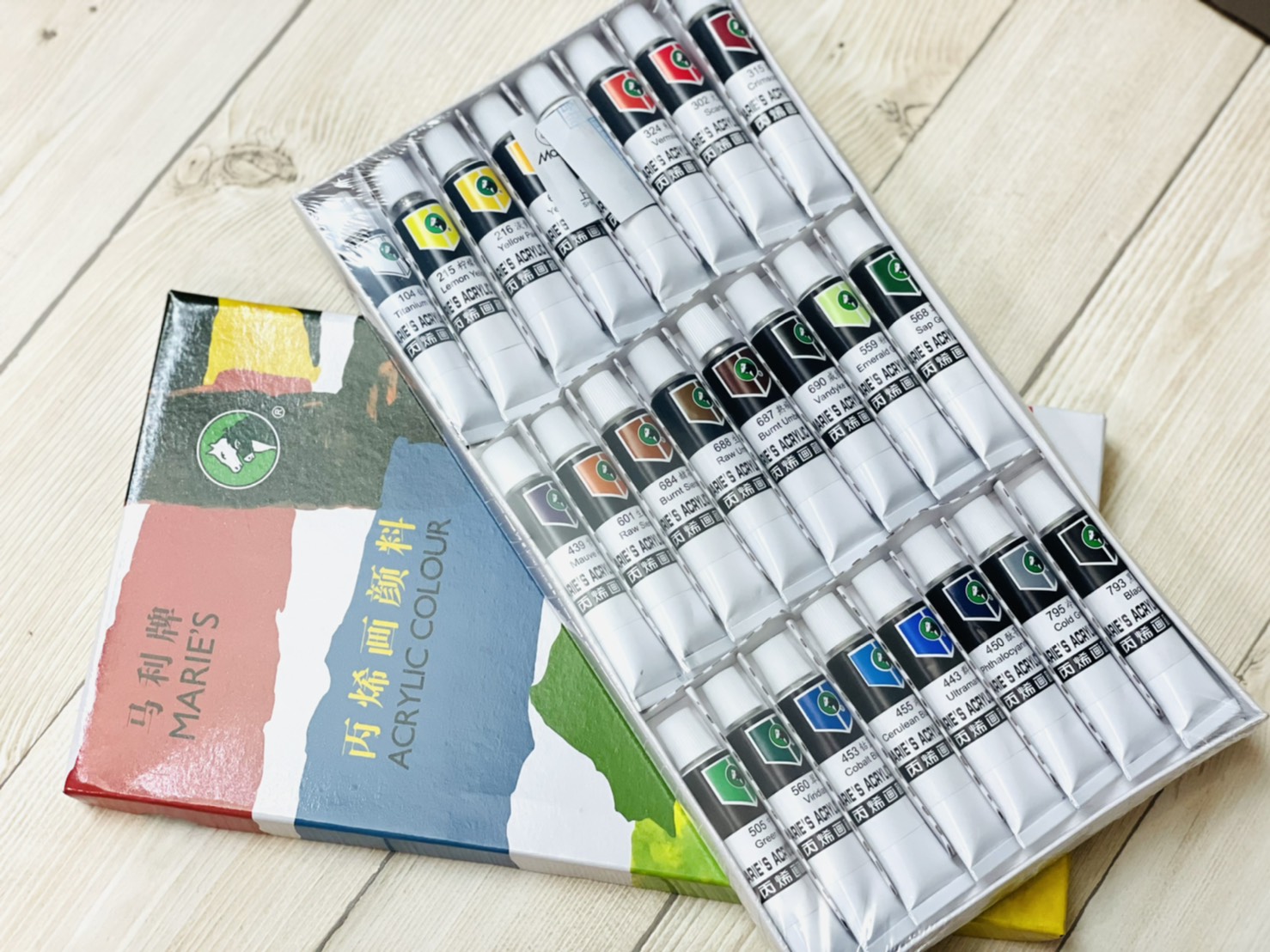 《馬利牌 丙烯畫顏料 24色》  壓克力顏料 畫布、畫紙、木材、竹器、水泥牆、石頭印材皆可
