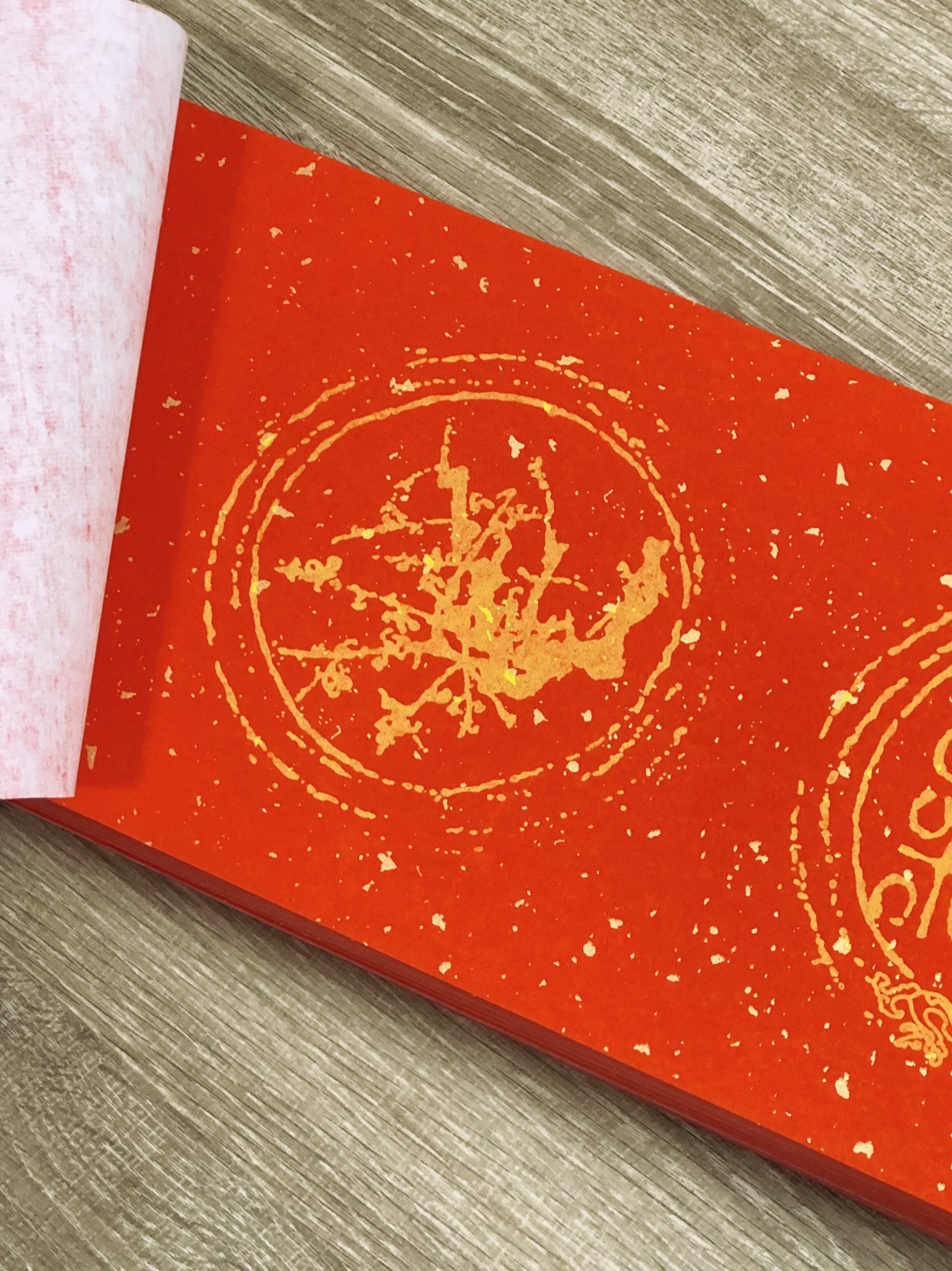 《七言 半手工灑金紅宣 四君子》黃圖 春聯紙 過年 紅紙 萬年紅 對聯 門聯 春聯