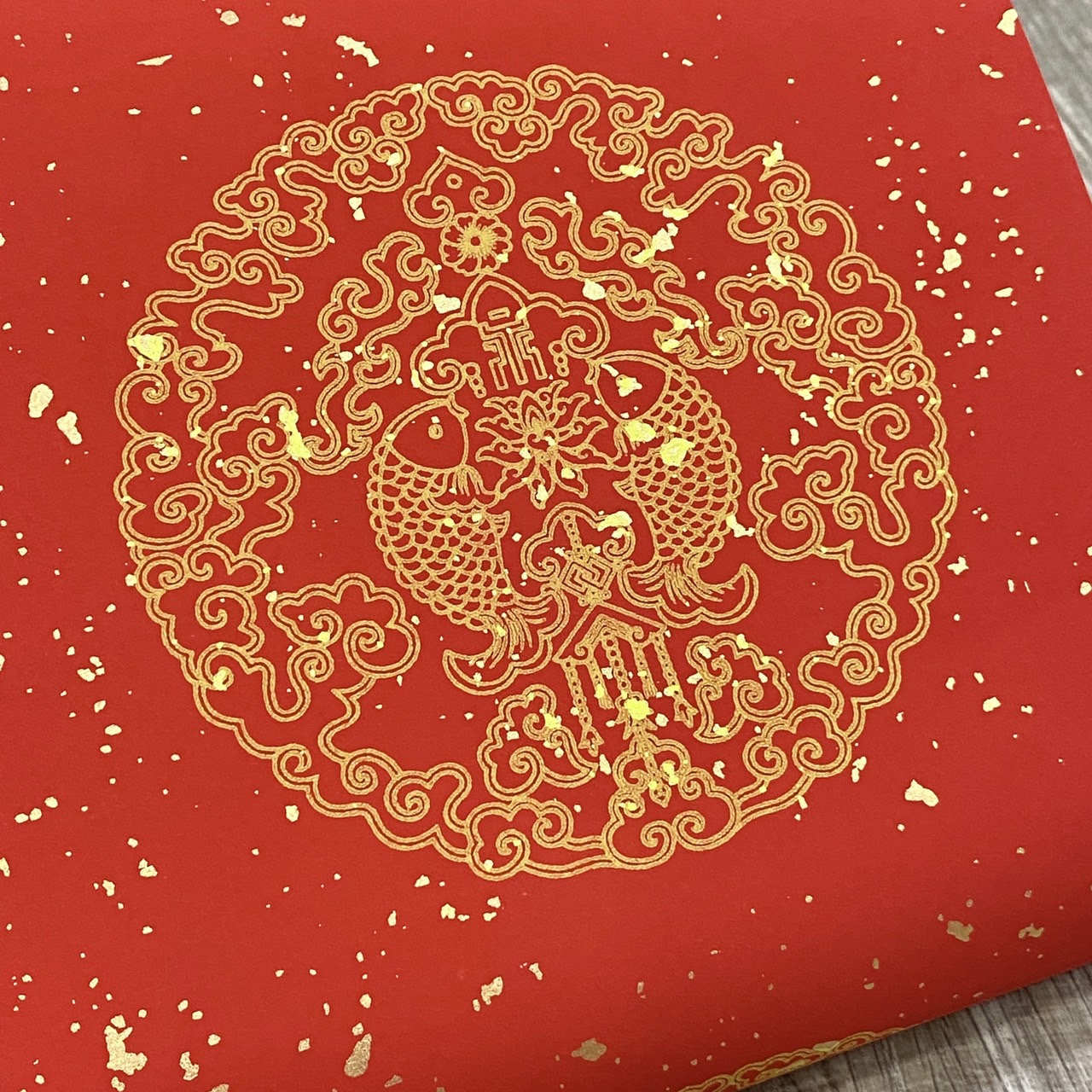 《七言 黃圖 雙魚 半手工瓦當灑金紅宣 》春聯紙 對聯 門聯 春聯 17x112cm 七字