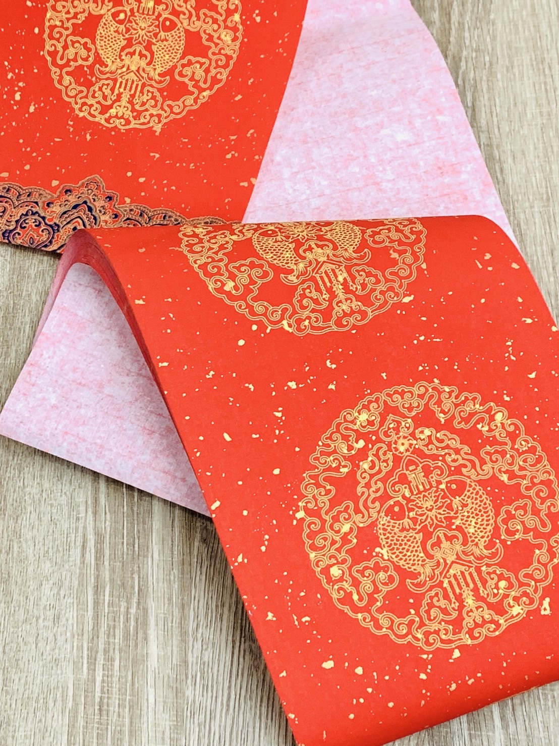 《七言 半手工瓦當灑金宣 黃圖宮廷雙魚》 17x112cm