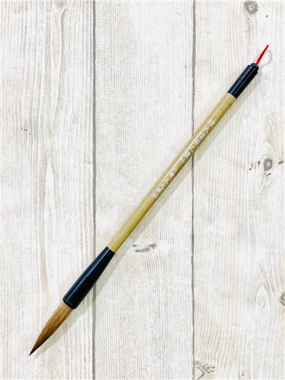 《仿古特大蘭竹》 斑竹筆桿，秋尾硬Q胞滿筆性佳 狼毫畫筆，以仿古法而製成的筆質硬瘦，較古法蘭竹硬，適用於山水、花馬、楷書、瘦金體等