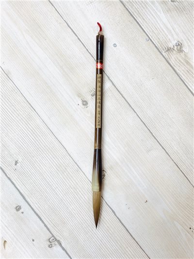 《特製 長白山冬狼毫》 狼毫筆，採用冬天黃鼠狼毛料，則筆質瘦硬蒼勁。 適用於歐體、智永、二王等。