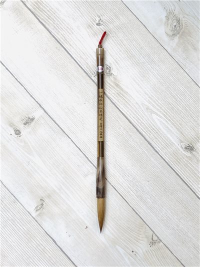 《一號 長白山冬狼毫》狼毫筆，採用冬天黃鼠狼毛料，則筆質瘦硬蒼勁。 適用於歐體、智永、二王等。